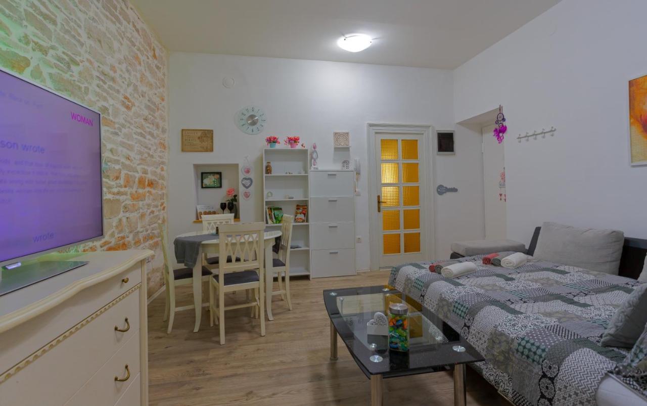 Rich Apartment Пула Экстерьер фото