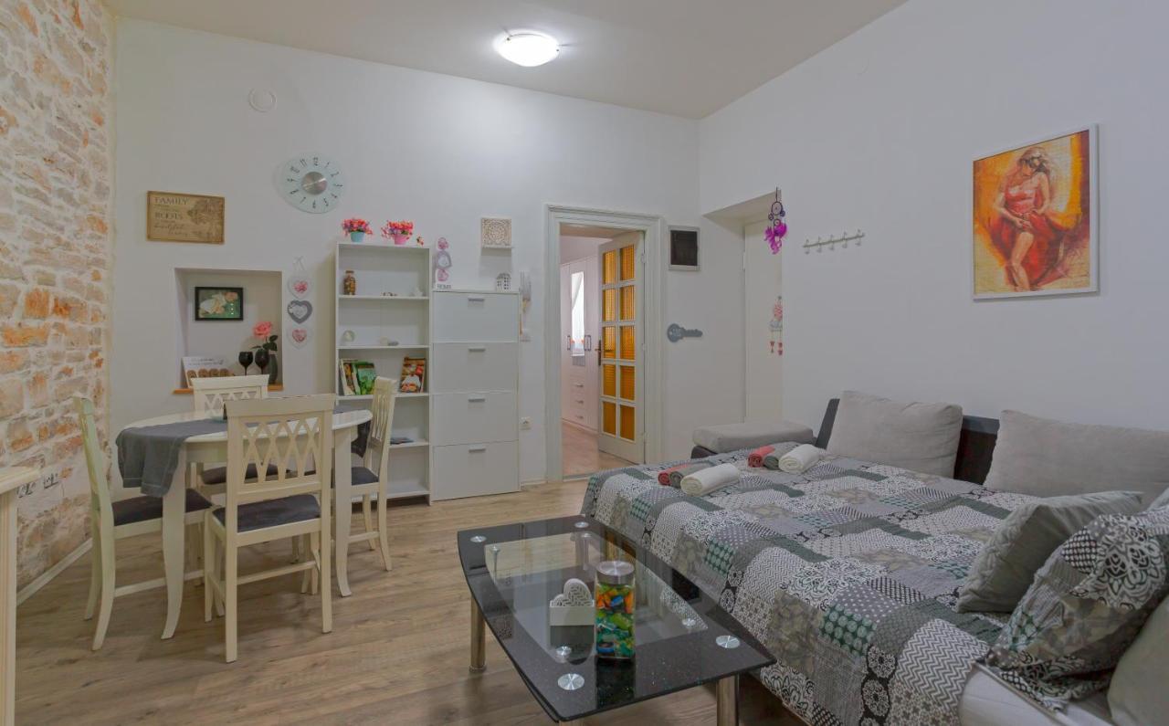 Rich Apartment Пула Экстерьер фото