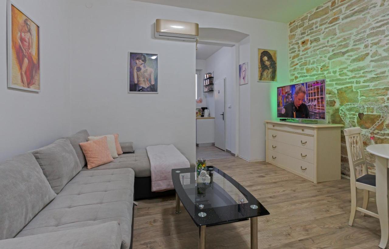 Rich Apartment Пула Экстерьер фото