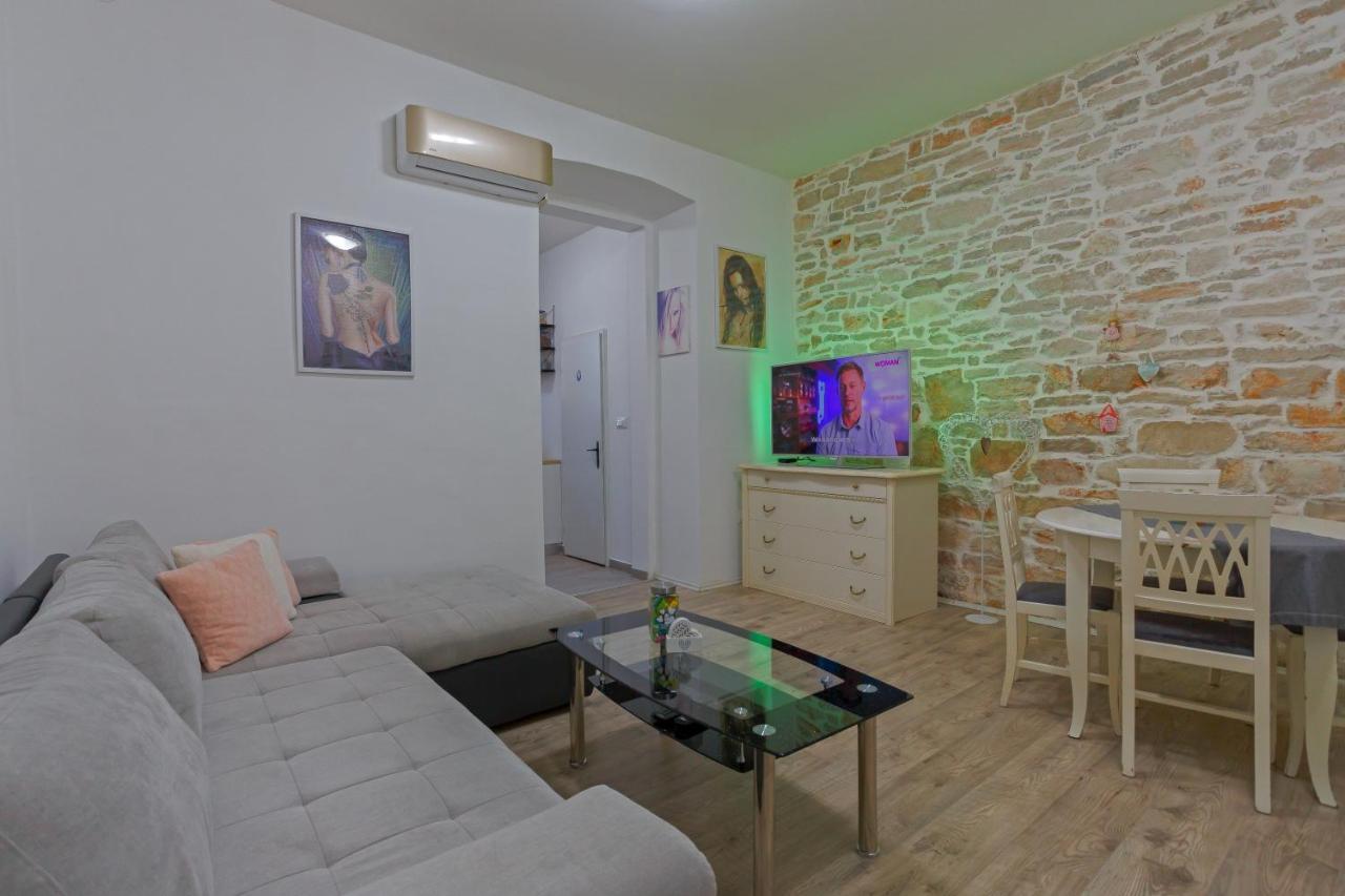 Rich Apartment Пула Экстерьер фото